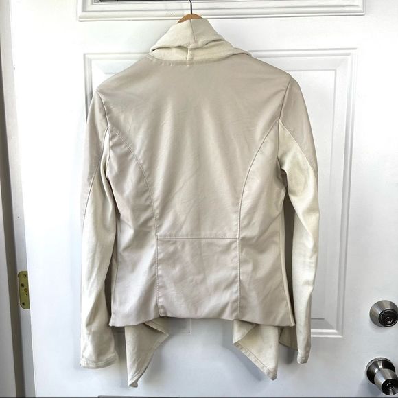 Blank NYC Drape Front Vegan Leather Moto Jacket Taupe Size Small - Picture 9 of 10